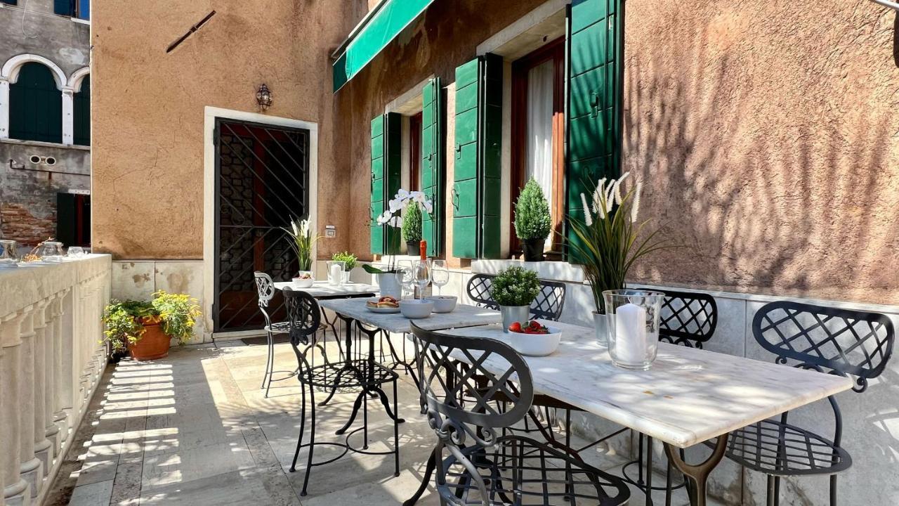 Flowery Venise